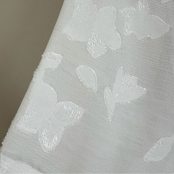 CeCe Dove White Tiered Ruffle Floral Appliqué Bell Sleeve Blouse Cream Size L - Picture 3 of 9